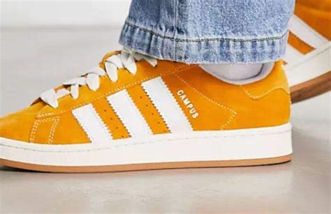 Sneakers Adidas, tendenza Primavera è ai piedi di 